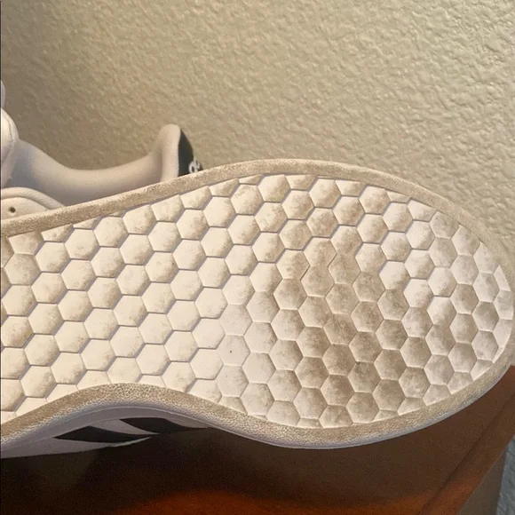 Adidas Classic White Shoes with Black Accents - Picture 8 of 12